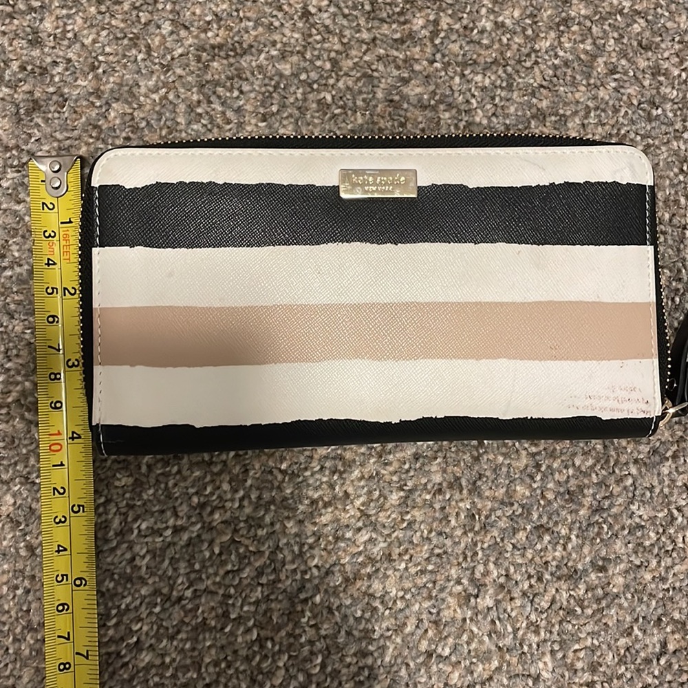 Authentic Kate Spade Wallet - Picture 9 of 10